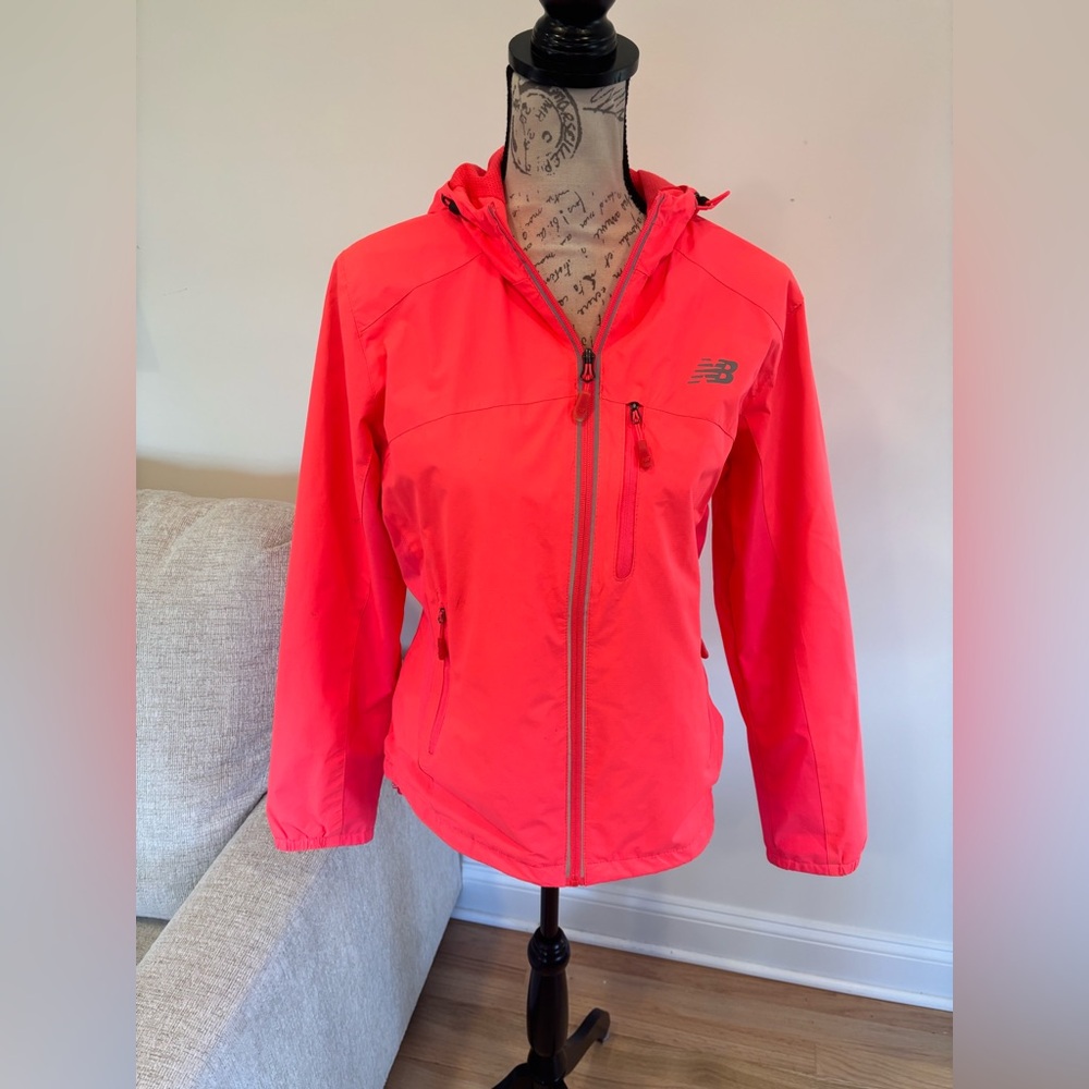 New Balance women's full-zip athletic windbreaker jacket size medium